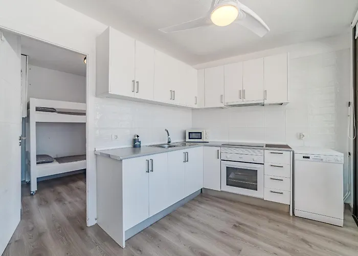 아파트 Family Flat With 3 Bedrooms And Balcony Near Gigantes And Ocean 푸에르토 데 산티아고